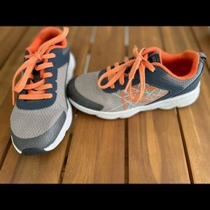 Saucony Boy’s Wind Sneaker size 2